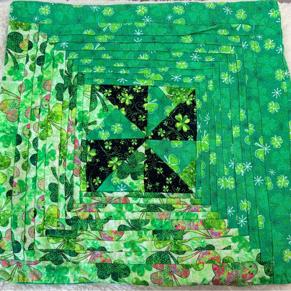 ☘️Vintage handmade patchwork St. Patrick’s Shamrock throw pillow cover 17x17